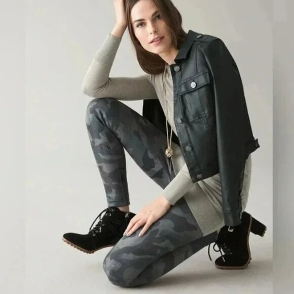 WHBM Runway Camo Legging Size 6 - Picture 1 of 7